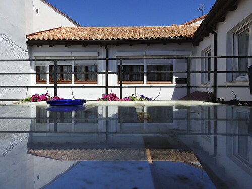 Accommodation for groups and village with special charm, 20 minutes from LEÓN.