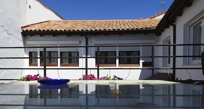 Accommodation for groups and village with special charm, 20 minutes from LEĂN.