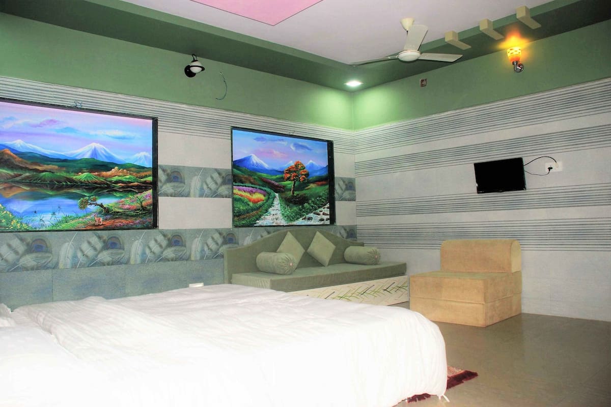 Kamar Keluarga, Beberapa Tempat Tidur, kamar mandi pribadi, pemandangan kebun | 1 kamar tidur, brankas, meja kerja, dan ruang kerja ramah laptop