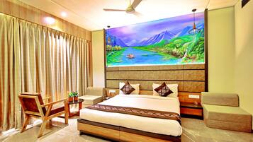 Superior Room | 1 bedroom, in-room safe, desk, laptop workspace