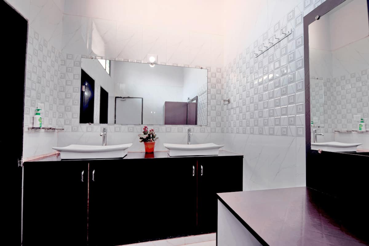 Kamar Keluarga, Beberapa Tempat Tidur, kamar mandi pribadi, pemandangan kebun | Kamar mandi | Shower, perlengkapan mandi gratis, handuk, dan sabun