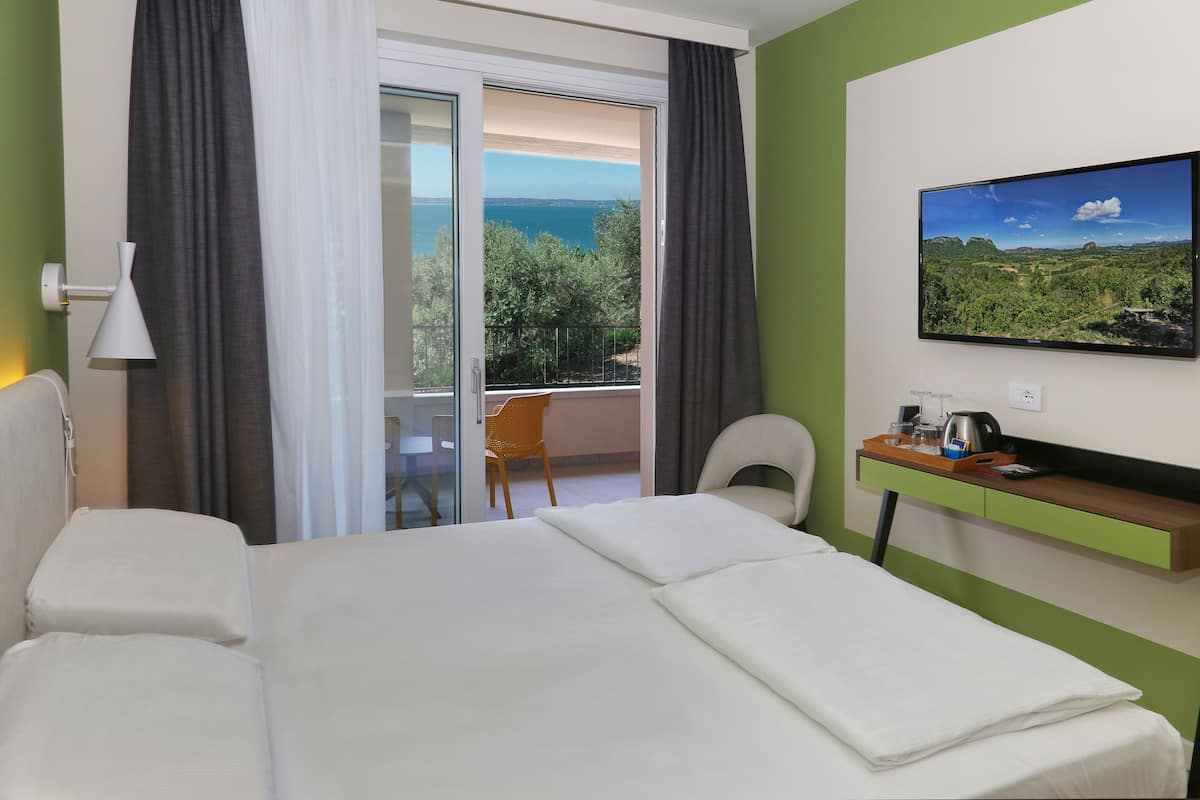 Minibar, una cassaforte in camera, una scrivania, Wi-Fi gratuito