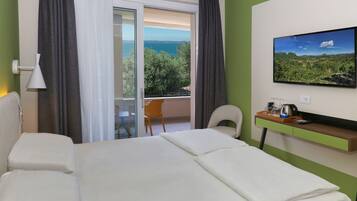 Minibar, in-room safe, desk, free WiFi