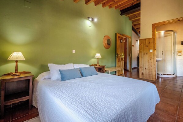 16 bedrooms, WiFi, bed sheets