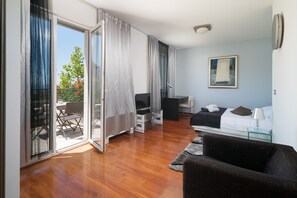 3 chambres, fer et planche à repasser, Wi-Fi, draps fournis