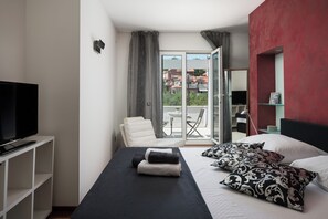 3 chambres, fer et planche à repasser, Wi-Fi, draps fournis