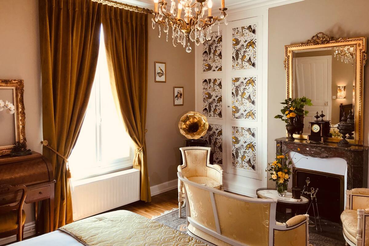 Room (Aux Oiseaux) | Living area