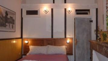 2 chambres, fer et planche à repasser, Wi-Fi, draps fournis