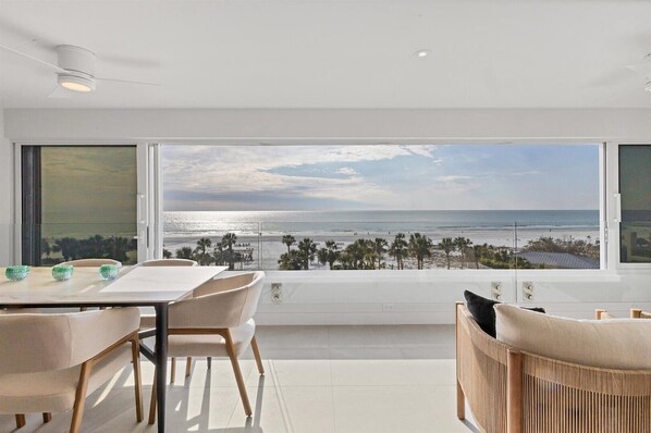 Unclassified image, 1 of 31, button