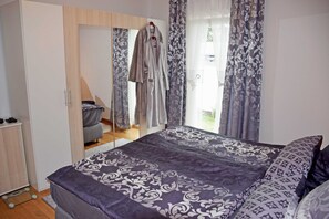 2 Schlafzimmer, Reisekinderbett, WLAN, Bettwäsche