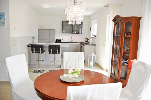 Unclassified image, 1 of 22, button