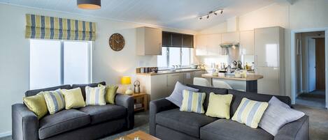 Smart TV, fireplace, DVD player