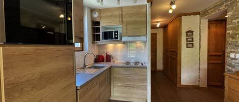 Fridge, microwave, dishwasher, coffee/tea maker