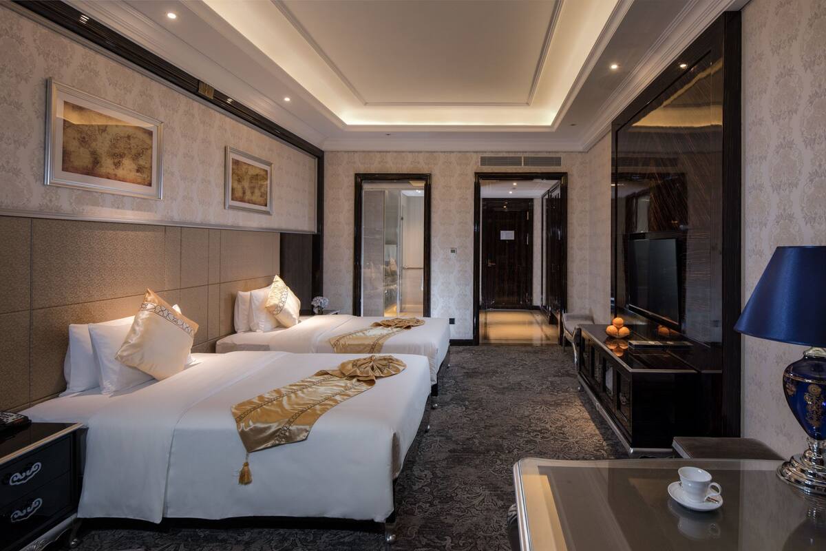 Elite Twin Room, Non Smoking | Minibar, in-room safe, blackout drapes, cribs (surcharge)