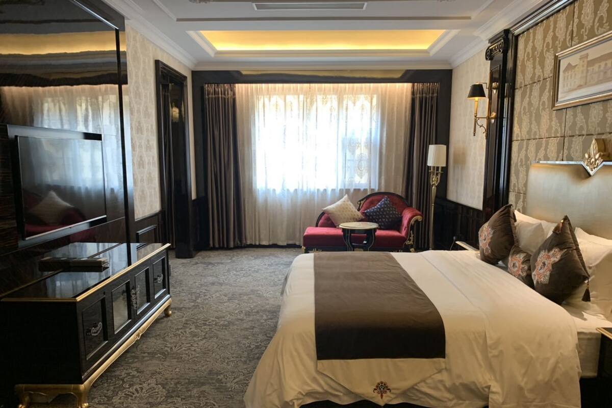 Minibar, in-room safe, blackout drapes, cribs (surcharge)