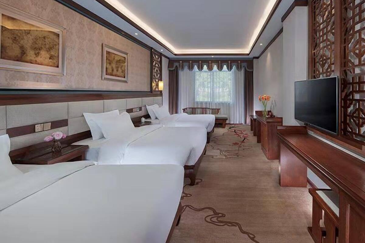 Deluxe Triple Room, Non Smoking | Minibar, in-room safe, blackout drapes, cribs (surcharge)