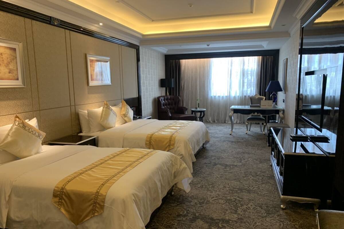 Deluxe Twin Room, Non Smoking | Minibar, in-room safe, blackout drapes, cribs (surcharge)