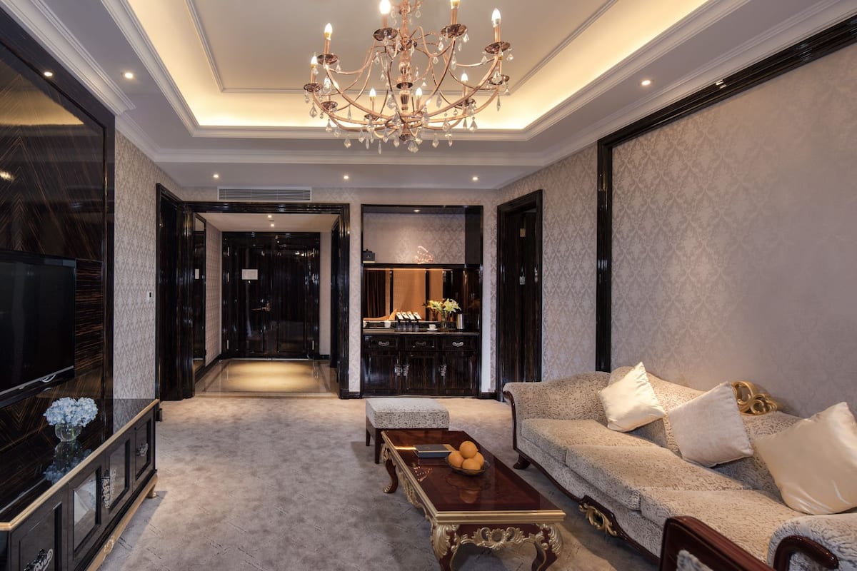 Minibar, in-room safe, blackout curtains, cots/infant beds