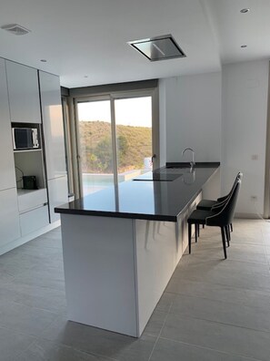 Fridge, microwave, oven, stovetop - Villa Sophia (Busot)