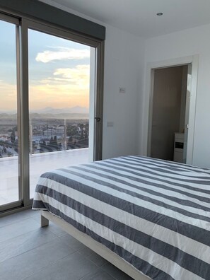 4 bedrooms, desk, iron/ironing board, travel cot