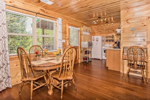 Dining - Red Cedar Retreat: Mtn Views, Hot Tub, Wifi, Fire Pit, Yard, near Attractions! (Sevierville)