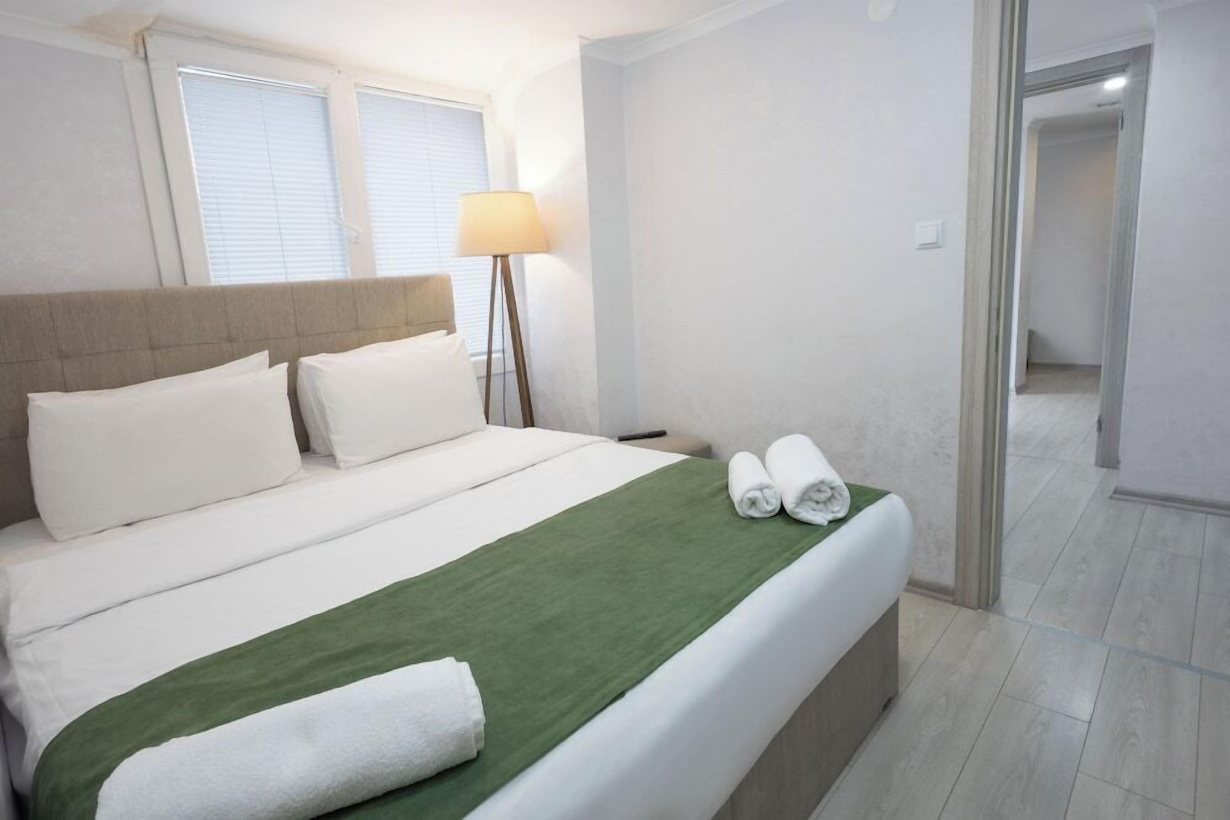 2 bedrooms, premium bedding, down comforters, Select Comfort beds