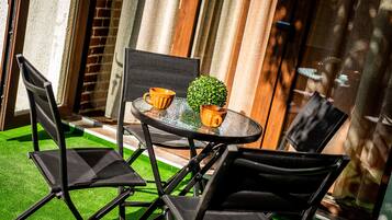 Sofia Rococo Life Apartment | Haveudsigt