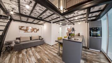 Sofia Penthouse Life Apartment | Opholdsområde | Plasma-tv