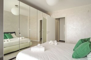 2 habitaciones, tabla de planchar con plancha, cuna de viaje y wifi 