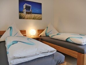 2 bedrooms, travel cot, WiFi