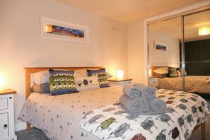 1 soverom, strykejern/-brett, wi-fi (inkludert) og sengetøy