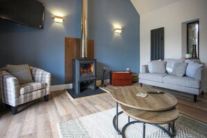 Smart TV, fireplace