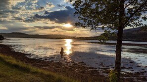 Nær stranden og solsenger