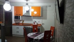 Microwave, coffee/tea maker, cookware/dishes/utensils - Isla Beach rural apartment for 4 people (Arnuero)