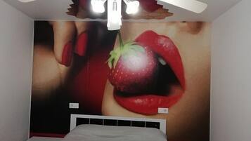 1 slaapkamer, een strijkplank/strijkijzer, wifi