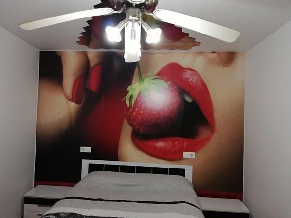 1 dormitorio, tabla de planchar con plancha, wifi