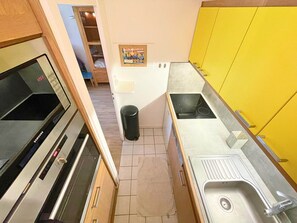 Fridge, microwave, dishwasher, coffee/tea maker