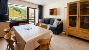 TV - 2-room apartment, 6 pers., south-facing balcony, pets allowed (Les Menuires)