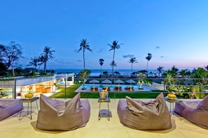 Terrace/patio - Villa Shaya 5 Bedroom Ocean View Canggu (Canggu)
