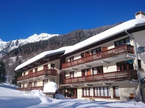 Exterior - 2-Star Ski-In/Ski-Out Apartment for 5, Arêches-Beaufort (Arêches-Beaufort)