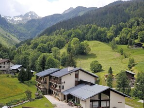 Exterior - 2-Star Ski-In/Ski-Out Apartment for 5, Arêches-Beaufort (Arêches-Beaufort)