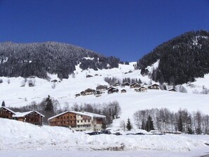 Exterior - 2-Star Ski-In/Ski-Out Apartment for 5, Arêches-Beaufort (Arêches-Beaufort)