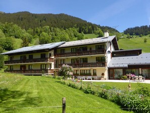 Exterior - Ski-in/Ski-out Duplex, 8 Guests, Balcony, Near Hiking, Parking Included (Arêches-Beaufort)