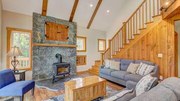 Een smart-tv en een open haard