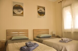 2 chambres, fer et planche à repasser, accès Internet, draps fournis