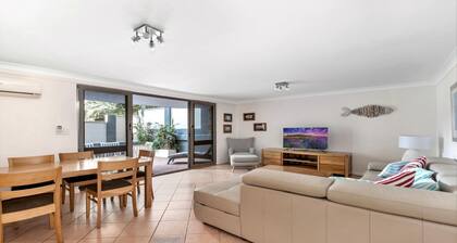 TERRIGAL TRANQUILITY Pool in complex, in the heart of Terrigal