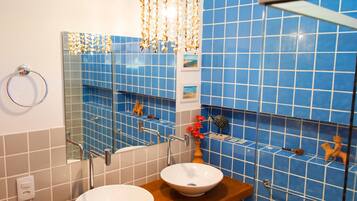 Dusche, Handtücher, Seife, Toilettenpapier