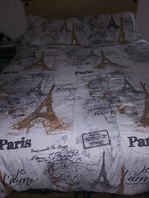 3 habitaciones, tabla de planchar con plancha y ropa de cama 