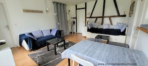 Televisie, een stereo en een kantoor