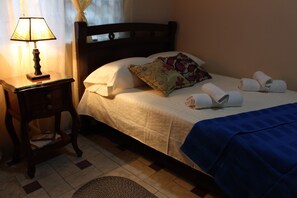 1 chambre, bureau, fer et planche à repasser, Wi-Fi gratuit